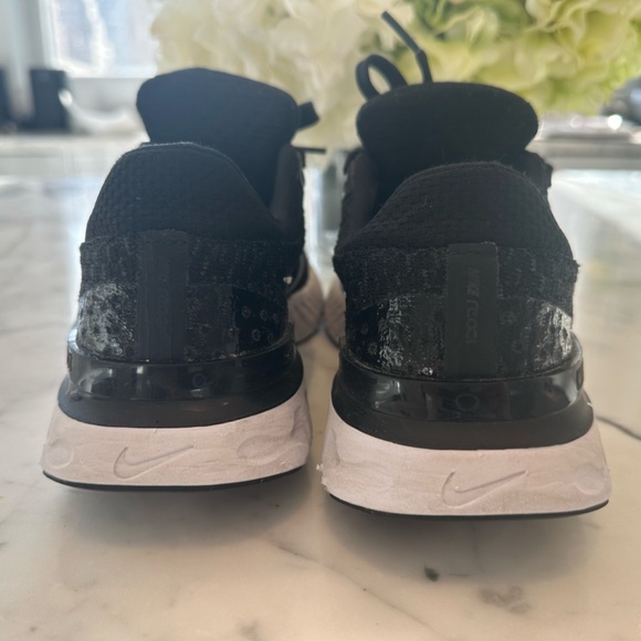 Nike React Women's Running Shoe - Picture 4 of 8